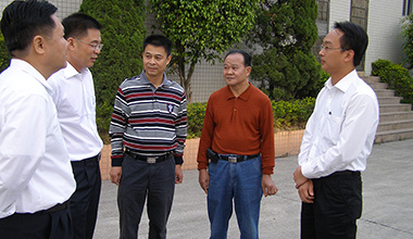 河源市市局党组书记、市税务局局长严贵杨一行莅临我司视察指导工作